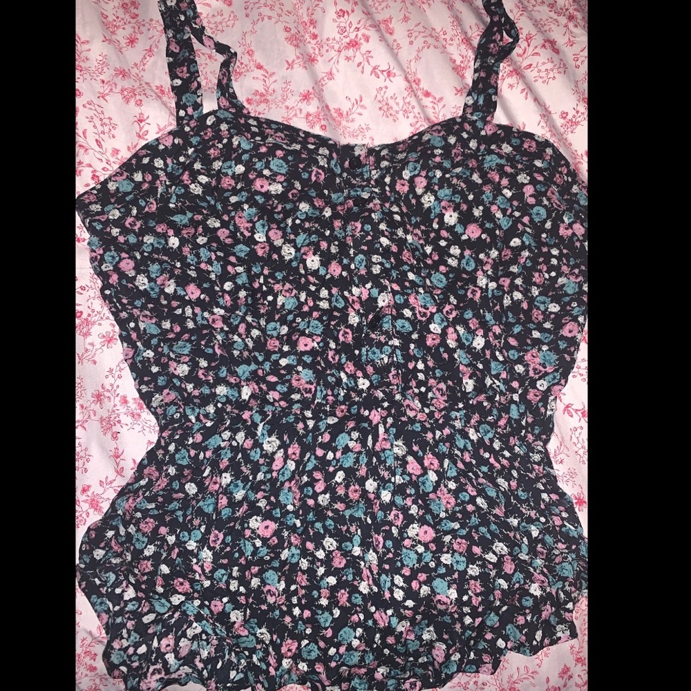 Sweetheart neckline and peplum shaped floral cami